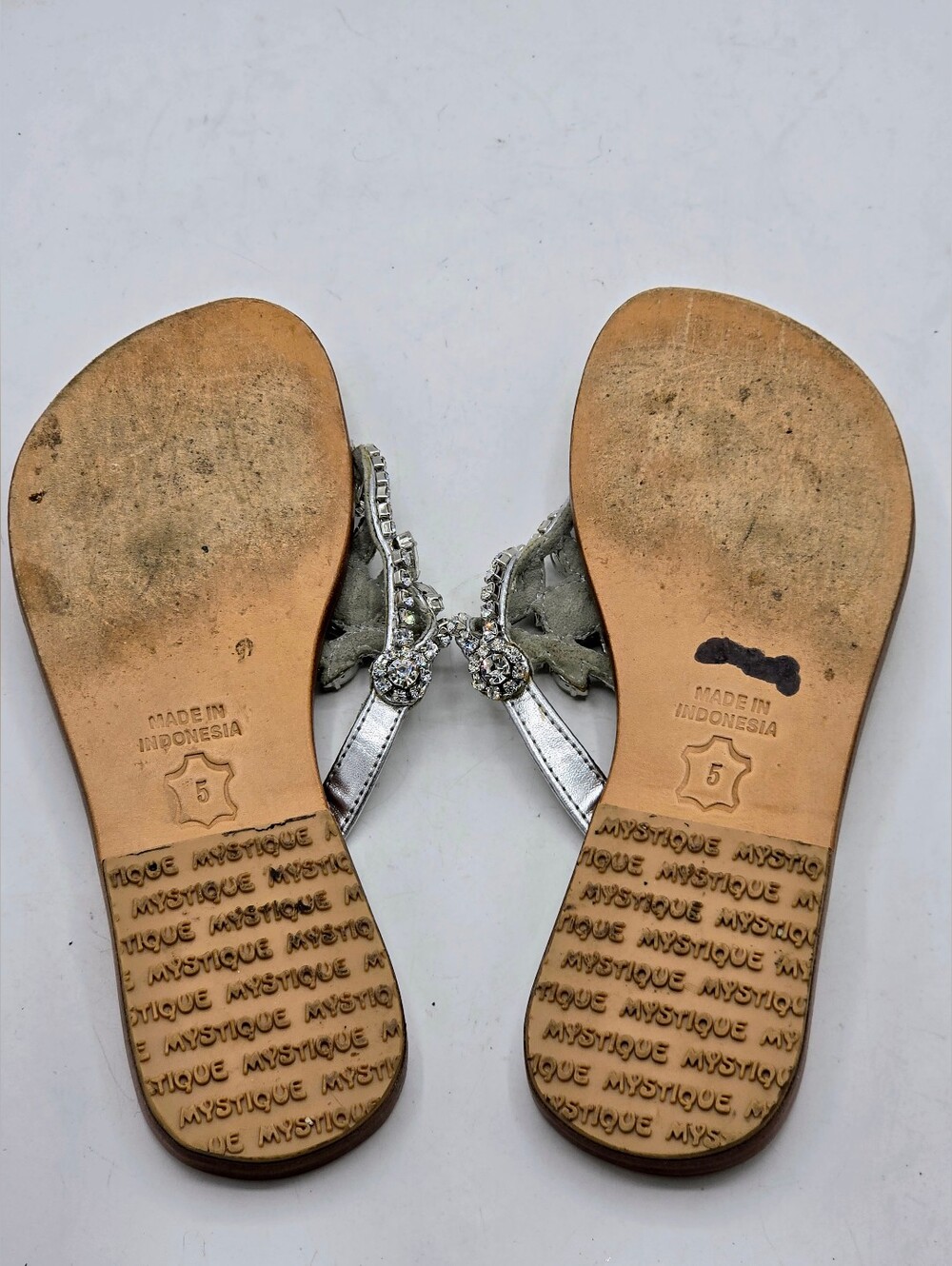 MYSTIQUE Crystal Embellished Leather Thong Sandals Flat Silver Rhinestone Size 5 - Picture 12 of 16